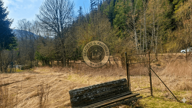 Rodinný dom vhodný na celoročné chalupárčenie s veľkým pozemkom - 2