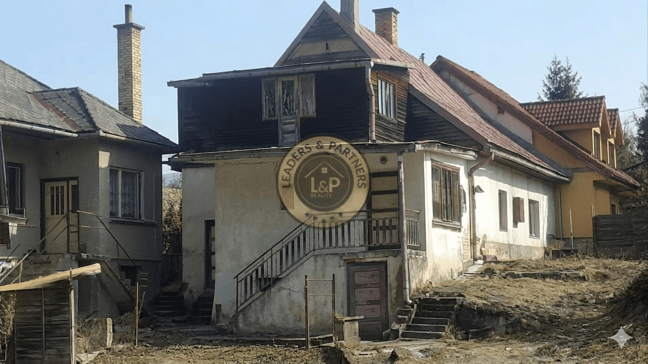 Rodinný dom vhodný na celoročné chalupárčenie s veľkým pozemkom - 1