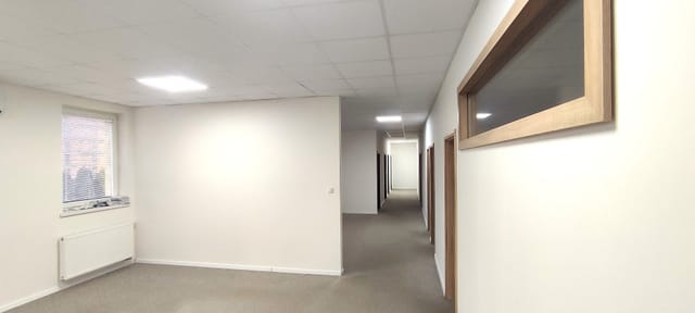 Moderné kancelárske priestory s vlastným parkovaním. - 2